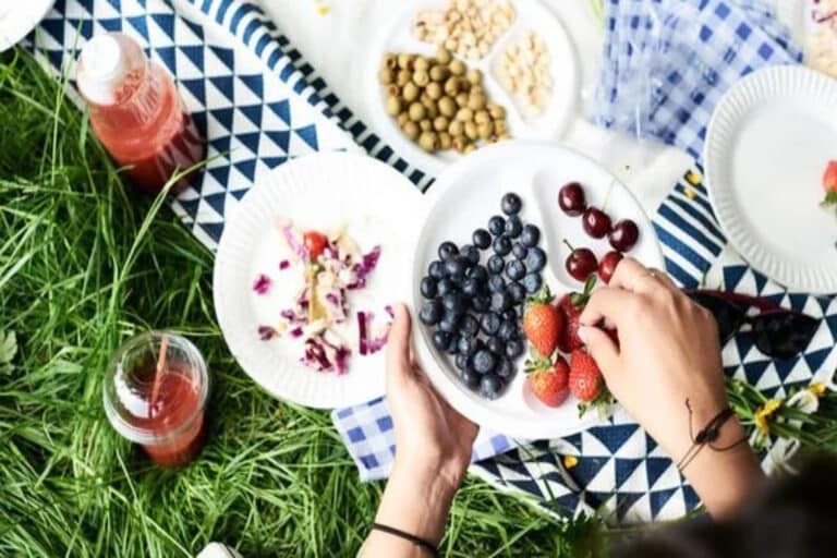 Καύσωνας διατροφή: Τι μπορείτε να φάτε όταν κάνει πολύ ζέστη;