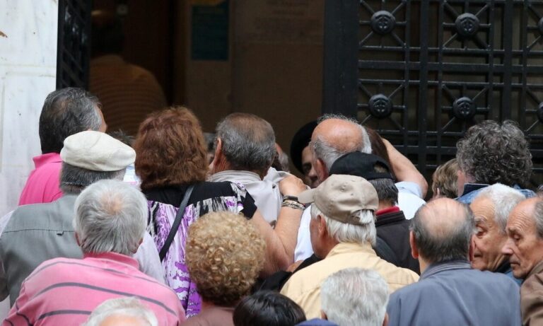 Τριπλό εισοδηματικό όφελος για δημοσίους υπαλλήλους και συνταξιούχους