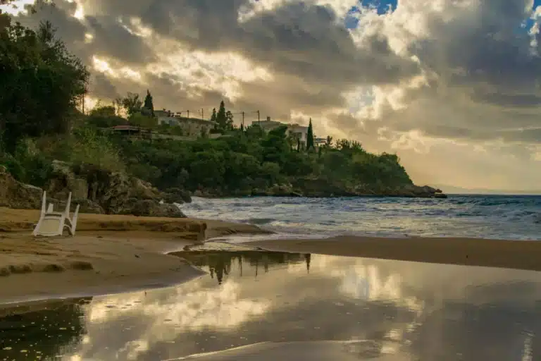 Καιρός 27/7: Πέφτει η θερμοκρασία και έρχονται τα μπουρίνια