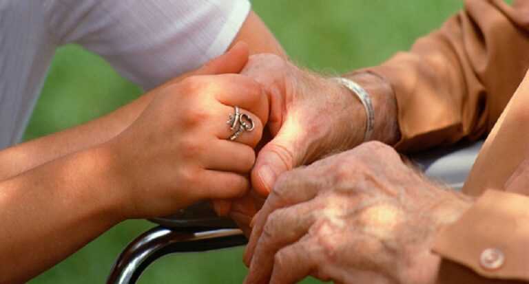 Πάρκινσον: Νέα μελέτη του Medicare αποκαλύπτει κρίσιμα κενά και ανισότητες στην πρόσβαση στη φροντίδα της νόσου