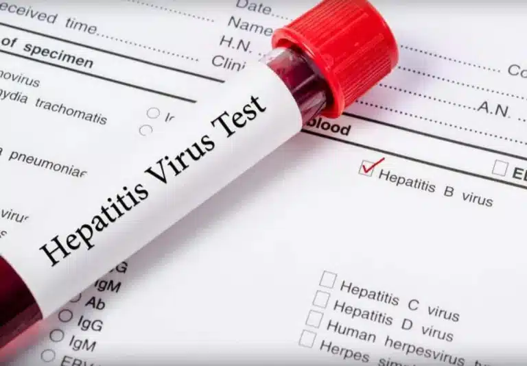 Ηπατίτιδα: Μήπως κινδυνεύετε από ηπατική βλάβη;