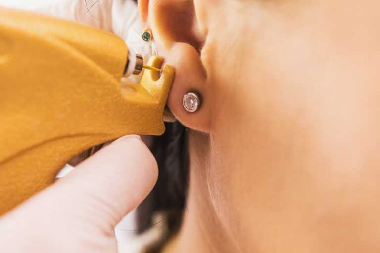 Piercing: Τι πρέπει να προσέξετε όταν βάζετε σκουλαρίκι στο σώμα σας;