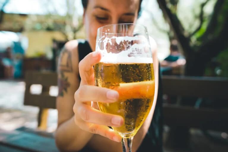 Αλκοόλ: Το ποσοστό των γυναικών που πεθαίνουν από αλκοόλ αυξάνεται