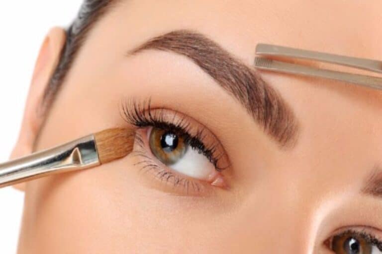 Φρύδια DIY: Πώς να σχηματίσετε τα φρύδια σας στο σπίτι;