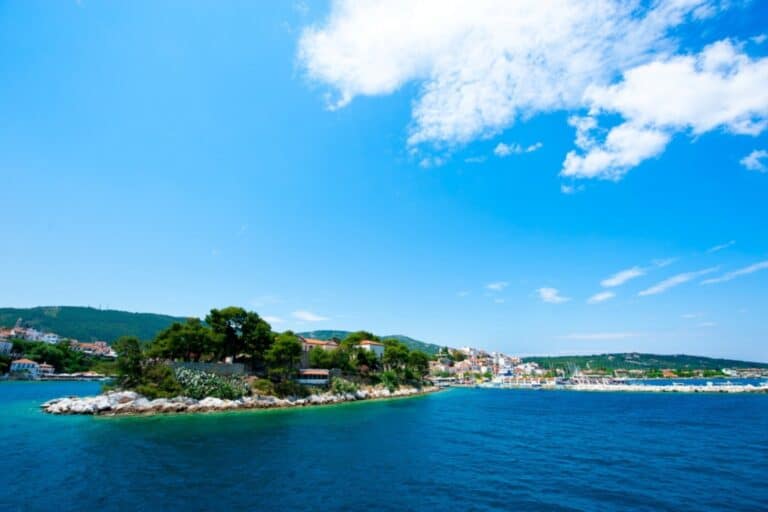 Καιρός 30/08: Πέφτει λίγο η θερμοκρασία σήμερα σε όλη τη χώρα