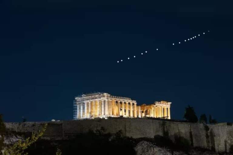 Δορυφόροι Έλον Μασκ: Ορατοί χτες βράδυ στον ουρανό της Ελλάδας