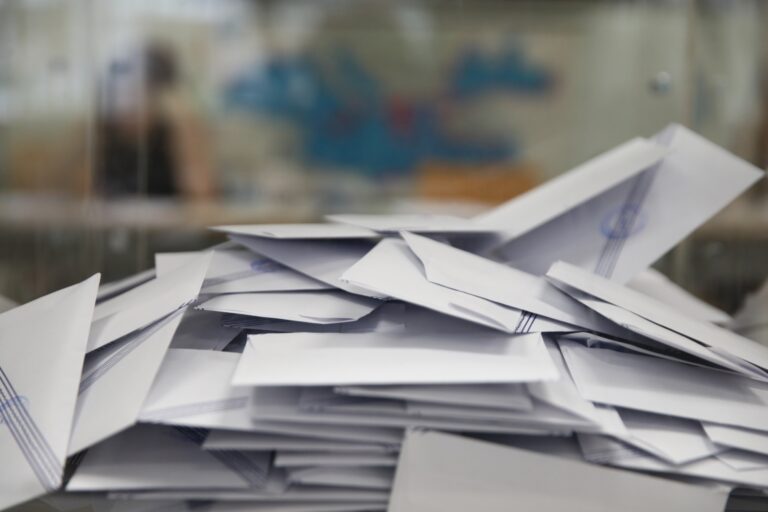 Εκλογές ΣΥΡΙΖΑ: Μεγάλη η προσέλευση στα 570 εκλογικά κέντρα