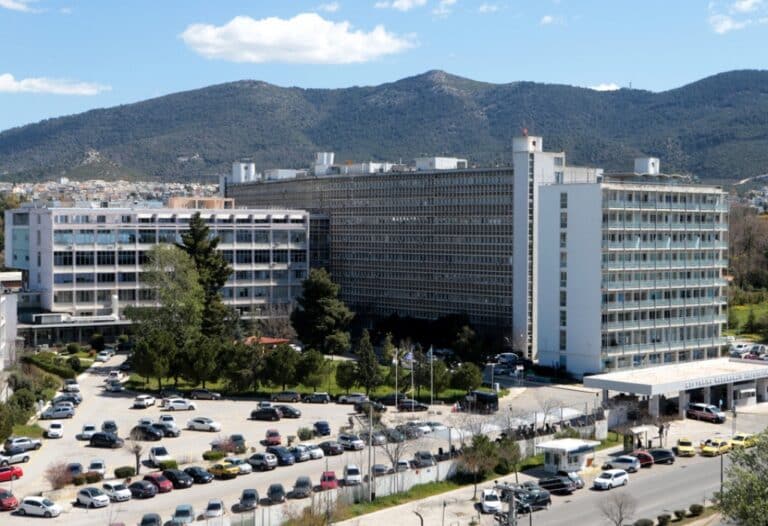 251 Γενικό Νοσοκομείο Αεροπορίας: Ρομποτική επέμβαση αφαίρεσης κάτω λοβού του δεξιού πνεύμονα σε ασθενή 47 ετών