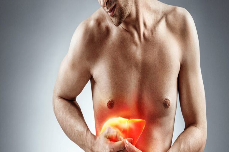 Ηπατική βλάβη: Σκούρα oύρα και άλλα συμπτώματα τουαλέτας που μπορεί να είναι σημάδια ηπατικής βλάβης