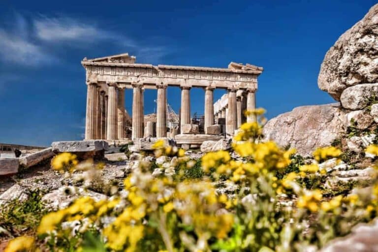 Καιρός 2/9: Τοπικές βροχές και νεφώσεις με 35 βαθμούς σήμερα