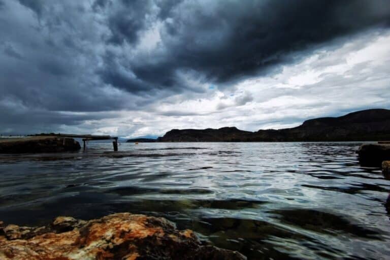 Καιρός 4/9: Βροχές και καταιγίδες, χαλαζοπτώσεις και κεραυνοί