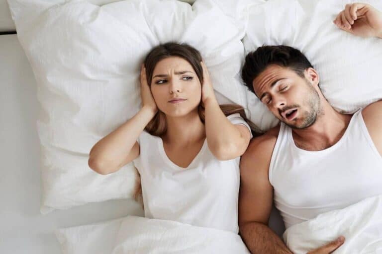 Ροχαλητό: Στρατηγικές για να διαχειριστείτε το ροχαλητό του συντρόφου σας