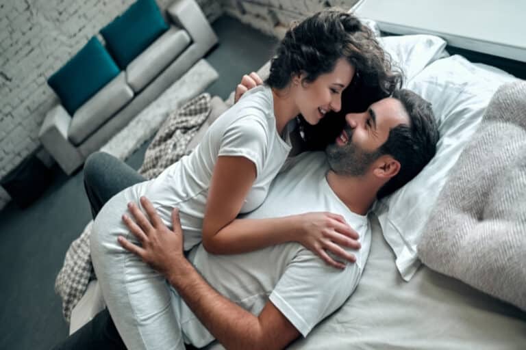 Πρωινό σεξ: Το πρωινό σεξ είναι καλύτερο από το βραδινό;