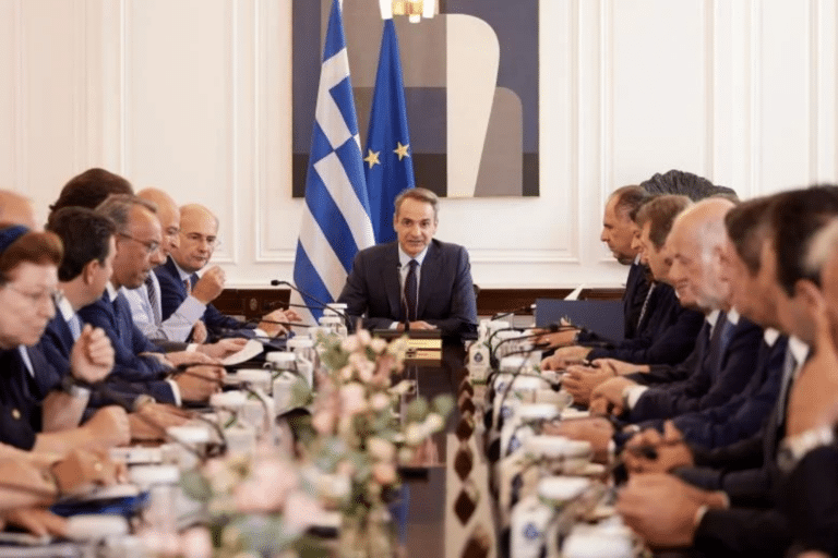 Πρωθυπουργός ταυτότητες: O Πρωθυπουργός καθησυχάζει τους πολίτες για τις νέες ταυτότητες