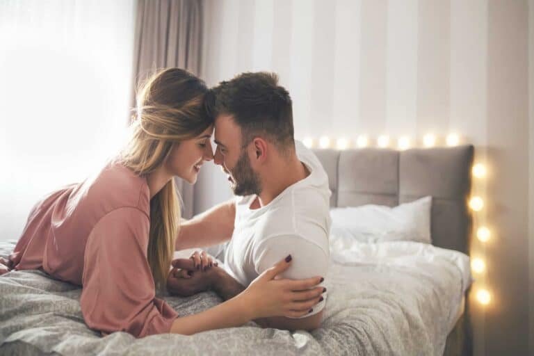 Η επικοινωνία είναι το κλειδί για οικειότητα στο κρεβάτι