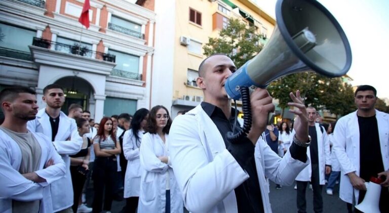 Ιατρική Πτυχιούχοι: Η Αλβανία προσπαθεί να σταματήσει τη φυγή νέων γιατρών