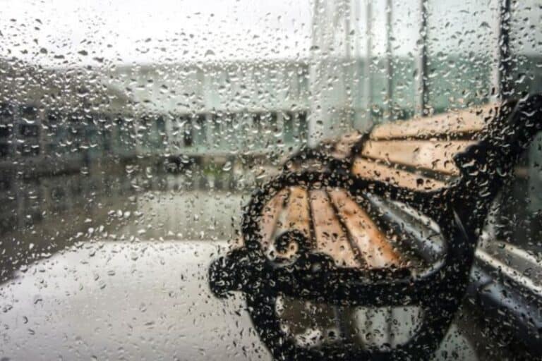 Έρχεται ο χειμώνας το Σαββατοκύριακο με καταιγίδες και θυελλώδεις ανέμους