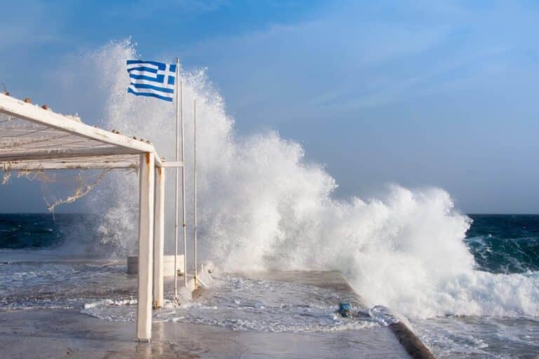 Έκτακτο δελτίο ΕΜΥ: Οι άνεμοι θα φτάσουν τα 10 μποφόρ με ισχυρές βροχές