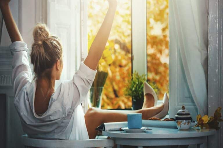 Πρωινές συμβουλές ομορφιάς για μια λαμπερή μέρα