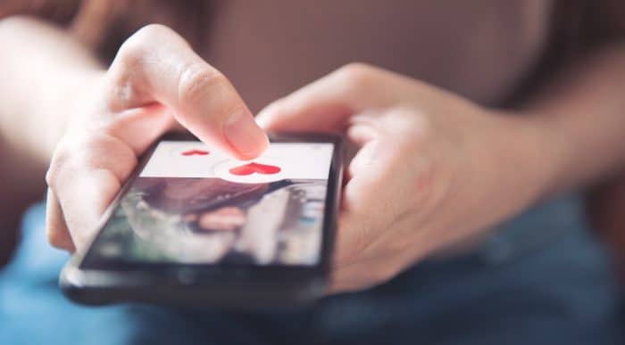 201104 dating app e1605254834610
