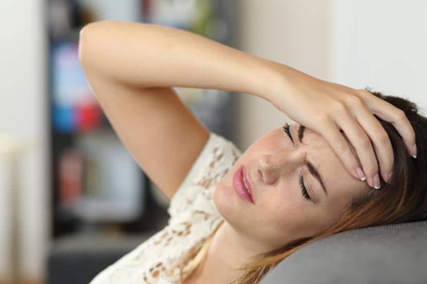 why do migraines make my eyes sensitive to light