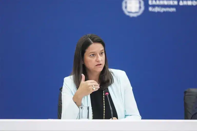 Η Κεραμέως «σήκωσε το γάντι» στον Τσίπρα – Η ενόχληση στο Μαξίμου και το κλίμα στην Κουμουνδούρου