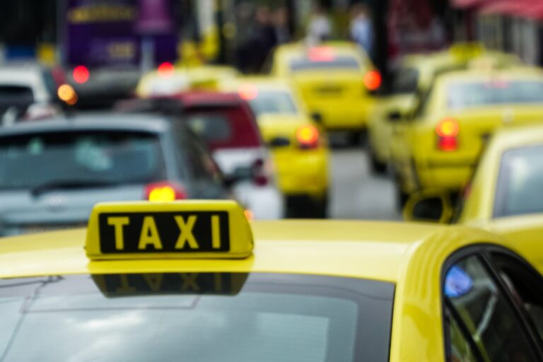 “Ακινητοποιούνται” τα ταξί της Αθήνας – 48ωρη απεργία στις 13–14 Ιανουαρίου