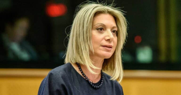 Μαρία Καρυστιανού: «Φτάνει πια» – Καταγγέλλει ατιμωρησία πολιτικών και στηρίζει τους αγρότες σε μια κοινωνία «στα όριά της»