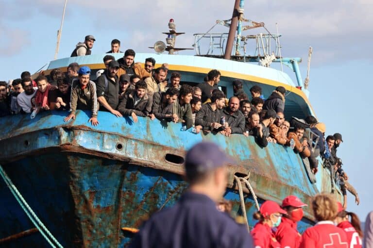 Μεταναστευτικό: Το μεγάλο πολιτικό στοίχημα και η δοκιμασία των κομματικών ισορροπιών