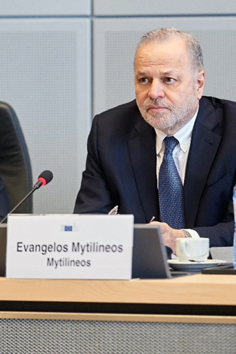 em 3