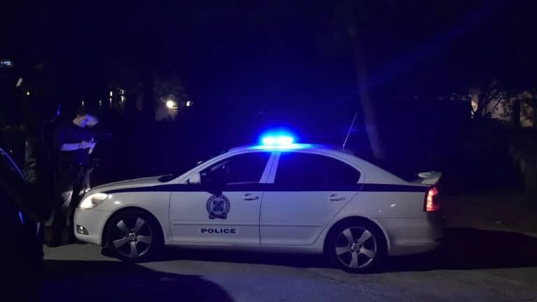 Διπλό φονικό στη Φοινικούντα: Πιθανός ανήλικος ο δράστης, σύμφωνα με την ΕΛ.ΑΣ.