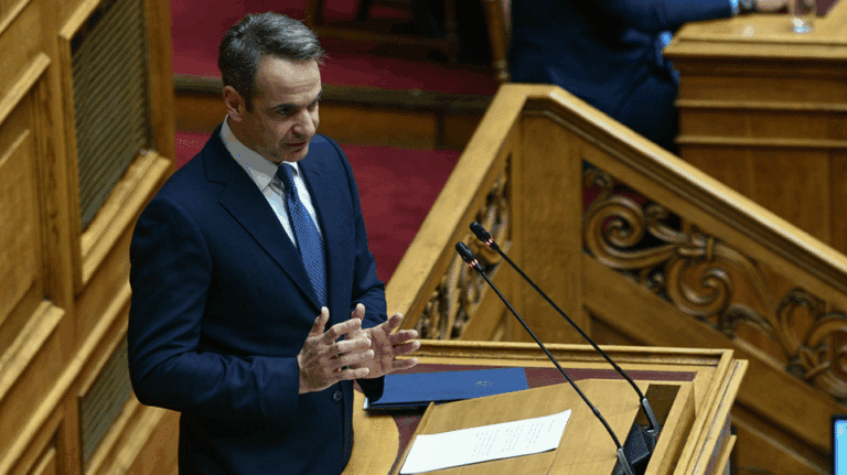 Ζωντανή σύγκρουση Μητσοτάκη – Ανδρουλάκη στη Βουλή για ενέργεια και υποκλοπές