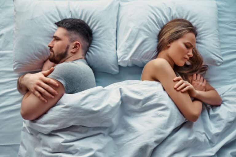 Πρέπει τα ζευγάρια να μην πηγαίνουν ποτέ για ύπνο θυμωμένα;