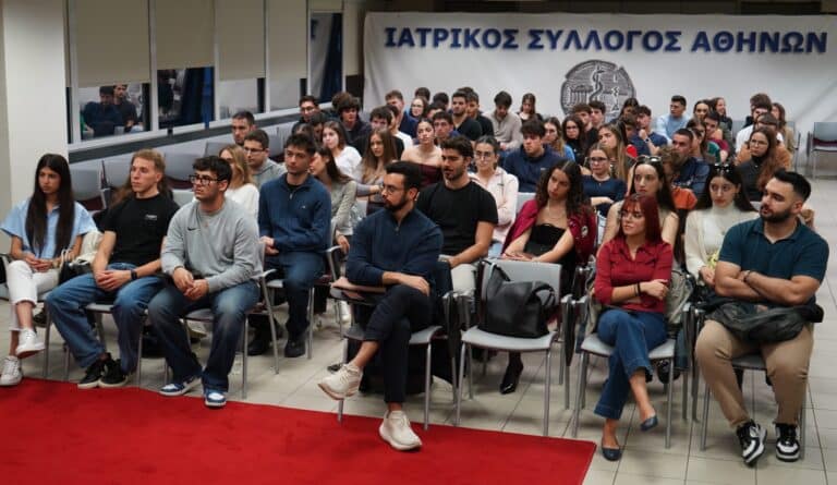Η Ελλάδα χρειάζεται τα μυαλά και την ψυχή της νέας γενιάς των γιατρών της-Συγκέντρωση φοιτητών της Ιατρικής Σχολής Αθηνών