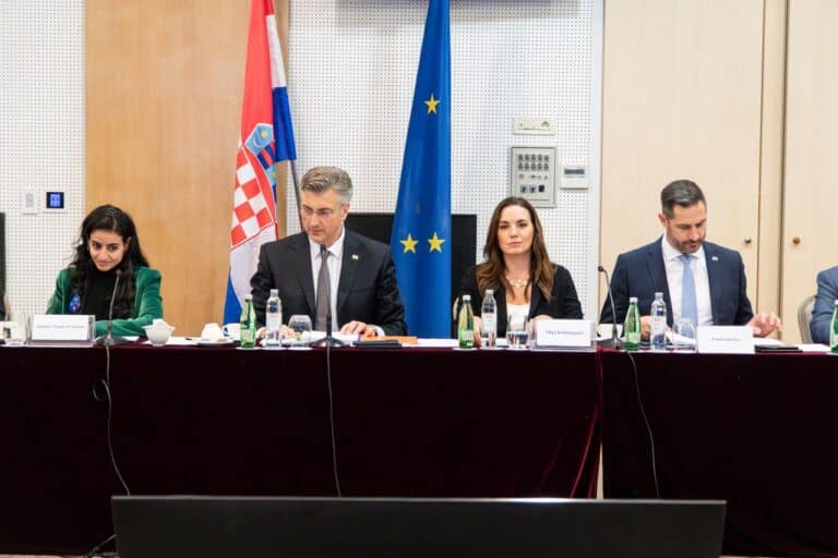 Στρατηγική συνεργασία Ελλάδας–Κροατίας και ρεκόρ του ελληνικού τουρισμού: Παρέμβαση της Υπουργού Τουρισμού στη συνεδρίαση υπό τον Πρωθυπουργό της Κροατίας στο Ντουμπρόβνικ