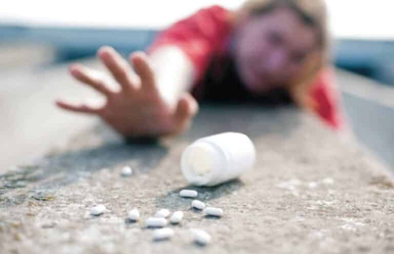 O πρόεδρος του ΕΟΠΑΕ εναντίον των εργαζομένων και των προγραμμάτων απεξάρτησης