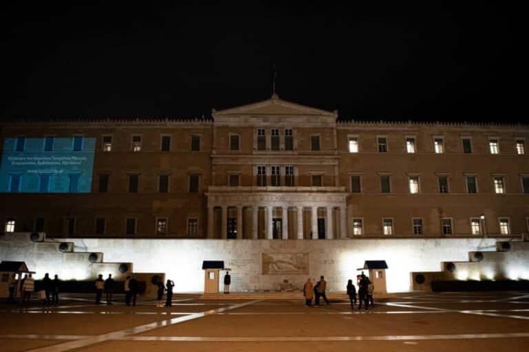 Φωταγώγηση στη Βουλή για την εξάλειψη του καρκίνου του τραχήλου της μήτρας