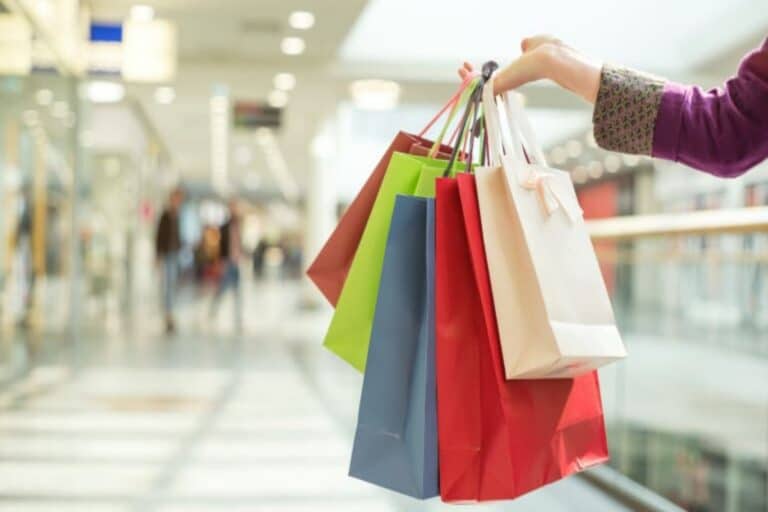 Τα εμπορικά κέντρα μπορούν να υποστηρίξουν την ψυχική υγεία και να ανακουφίσουν τη μοναξιά