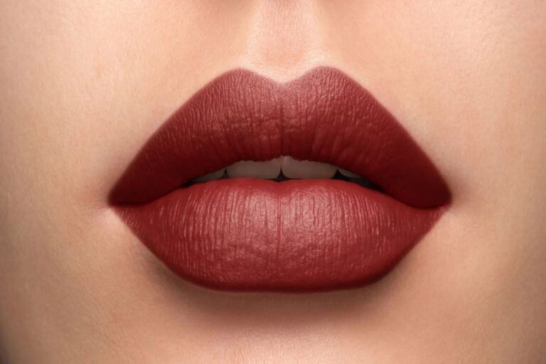 Πως έγινε φεμινιστικό σύμβολο το κόκκινο κραγιόν