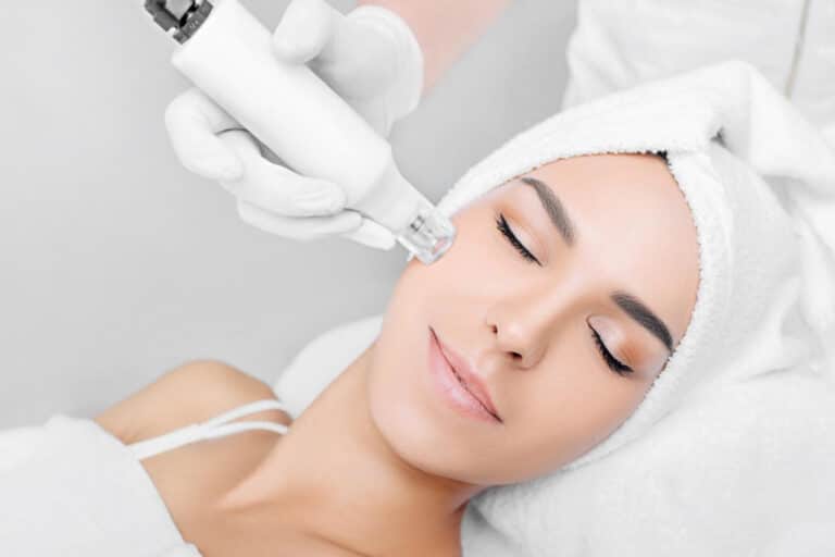 Τι είναι η μεσοθεραπεία και πώς βελτιώνει την όψη του δέρματος