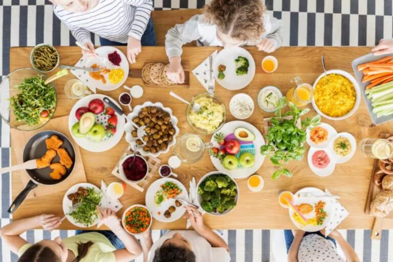 Ενσυνείδητη διατροφή: Καλλιεργώντας μια υγιή και θρεπτική σχέση με το φαγητό