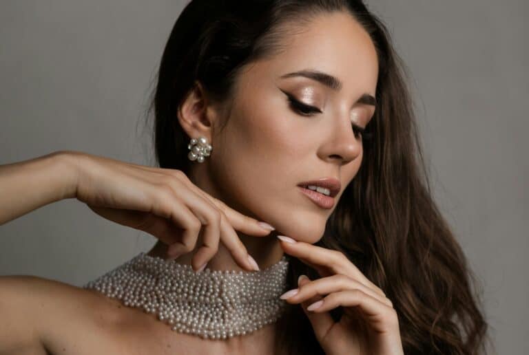 Latte Make-Up: Η ζεστή τάση ομορφιάς που κέρδισε το 2025