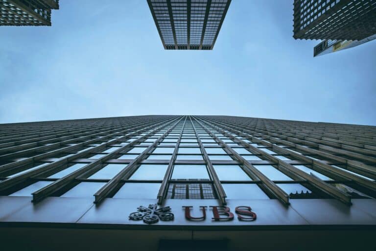 UBS 2026: Real Estate, χρυσός, μετοχές στις κορυφαίες επενδυτικές επιλογές
