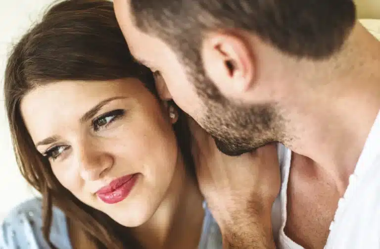 Το dirty talking κάνει πάντα το σεξ πολύ καλύτερο – Πώς;