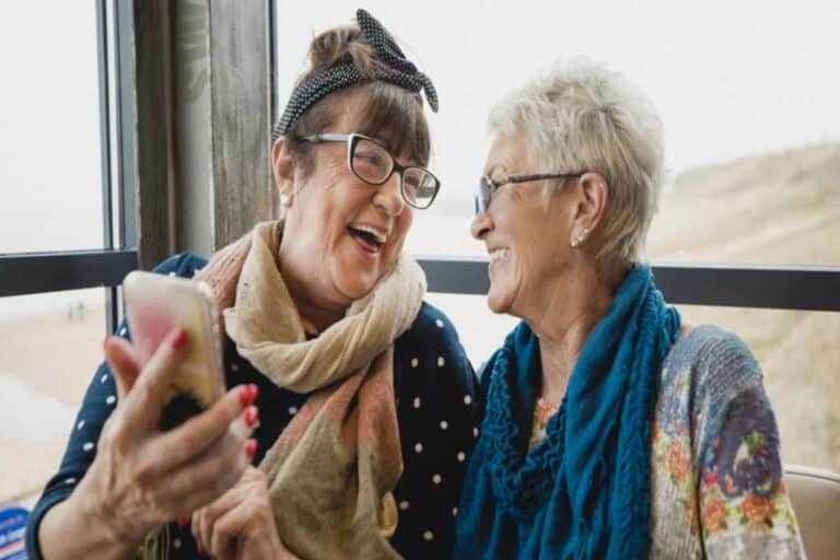 Γιατί το χιούμορ συνδέεται με την υψηλή νοημοσύνη