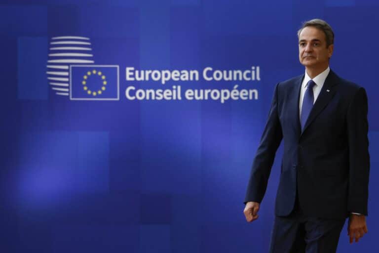Διπλό μήνυμα Μητσοτάκη μετά τη Σύνοδο Κορυφής: Πολύπλοκες διατλαντικές σχέσεις και προσεκτική ισορροπία