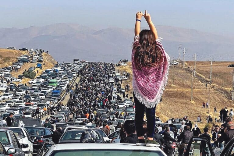 Ιράν: Οι διαδηλώσεις φουντώνουν και το καθεστώς δοκιμάζεται