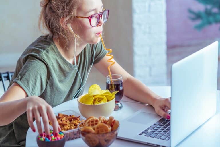 Γιατί αγαπάμε το πρόχειρο φαγητό ενώ ξέρουμε ότι μας βλάπτει