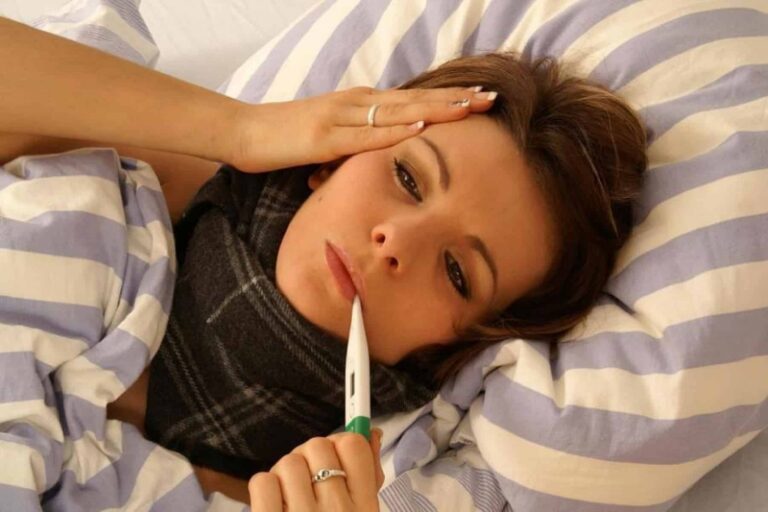 Πρέπει όντως να «ταΐζεις ένα κρυολόγημα και να λιμοκτονείς αν έχεις πυρετό»;