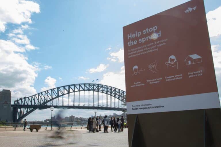 Αυστραλία: Συστημικός ρατσισμός στα πανεπιστήμια και πολιτική αντιπαράθεση για τη μετανάστευση